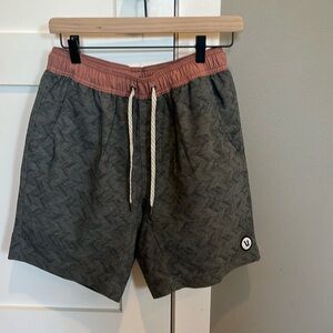 Men’s Vuori Short Size Medium